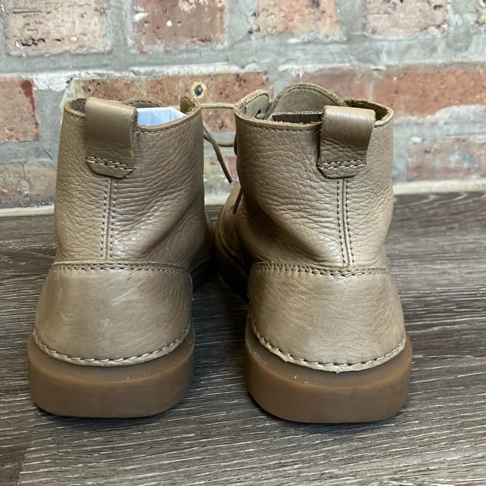 Clarks - Picture 4 of 17
